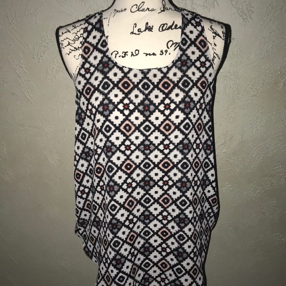 🎈3/$15 Geometric pattern tank top by Loft